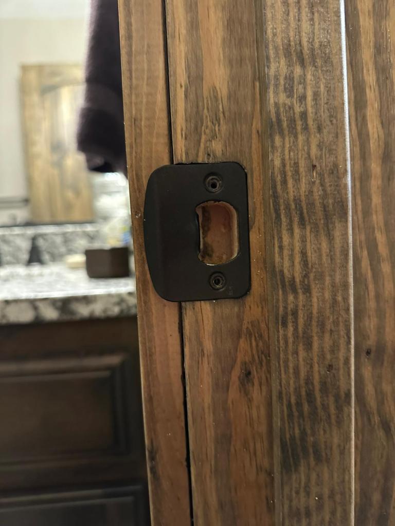 Types of keys that can be duplicated such as traditional metal keys or electronic transponder keys
